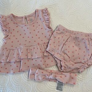 EUC! Baby Gap 3 Piece Floral Outfit